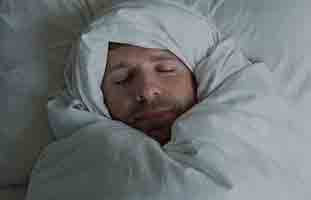 أنا غيورة وأشك في زوجي دائما فما الحل