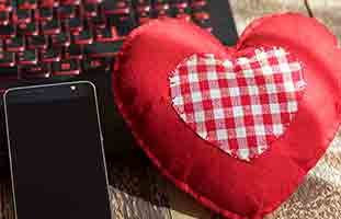 أنا غيورة وأشك في زوجي دائما فما الحل