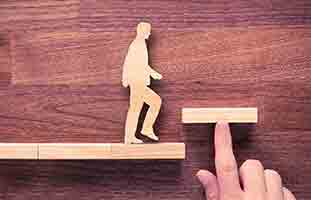 صديقتي تحب التملك وتريدني أن أغار عليها