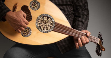 تفسير رؤية آلة العود في المنام وحلم العزف على العود