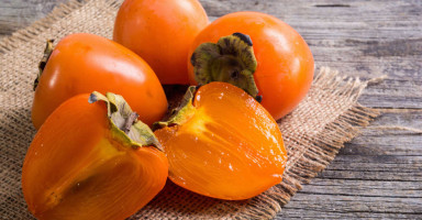 تفسير رؤية الكاكا في المنام وحلم أكل فاكهة الخرما