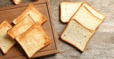 تفسير رؤية خبز التوست في المنام وحلم أكل التوست