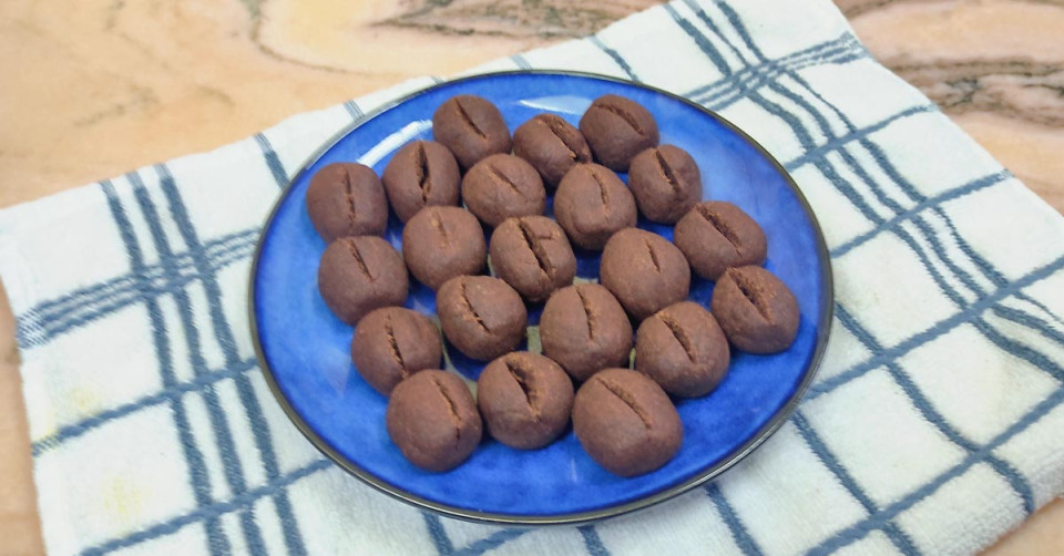 حبات بسكويت القهوة بالفرن