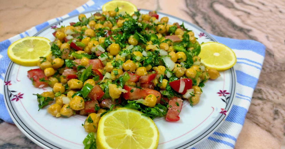 تقديم سلطة الحمص