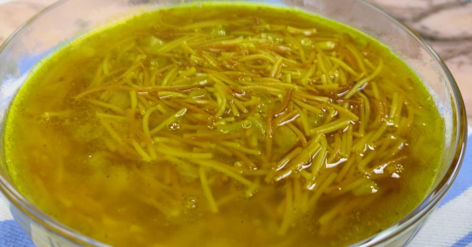 شوربة الشعيرية الخفيفة بدون خضار