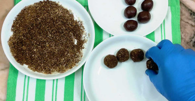 3: تزين الكرات بجوز الهند