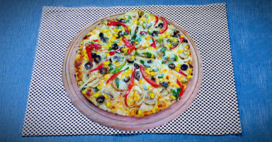 البيتزا العادية