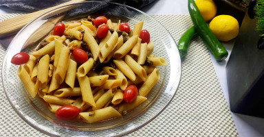 مكرونة باللحمة المفرومة والصلصة