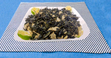 الملوخية الناشفة الورق بالدجاج على الطريقة السورية