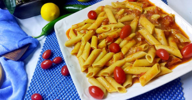 طريقة عمل مكرونة محمرة بالصلصة بدون لحمة