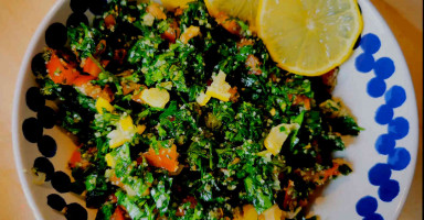 طريقة عمل التبولة السورية بالبرغل وزيت الزيتون