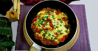 طريقة عمل الشكشوكة الجزائرية بالخضار والجبنة