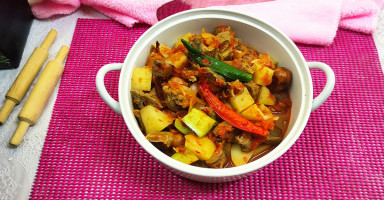 طريقة عمل الثريد الإماراتي باللحم والخضار