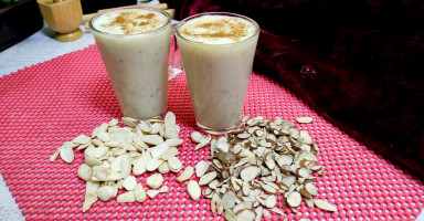 طريقة عمل قهوة اللوز بالحليب