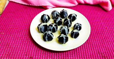 طريقة عمل كرات الباونتي بالشوكولاتة والحليب المكثف