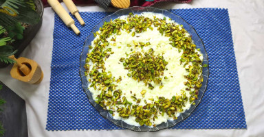 طريقة عمل المدلوقة بالسميد