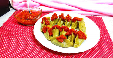 طريقة عمل المنتو السعودي بالصلصة