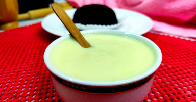 طريقة عمل الكريمة الصفراء الإنجليزية للحلويات