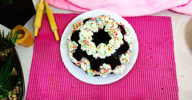 طريقة عمل كيكة المكسرات بالزبيب والجوز