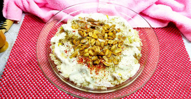 فتة الدجاج السورية مع الرز بصوص الطحينة واللبن