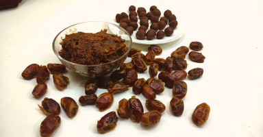 طريقة عمل العجوة المنزلية بالتمر والماء فقط