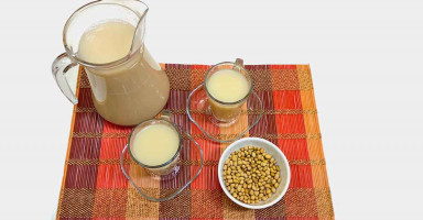 حليب الصويا لتكبير الثدي