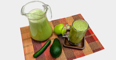 عصير ديتوكس بالتفاح والأفوكادو