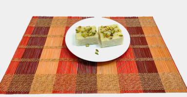 حلى السميد بالحليب والفستق الحلبي