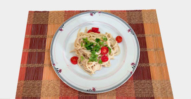 السباجيتي بالصوص الأبيض