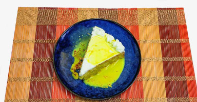 تقديم كيكة الزعفران