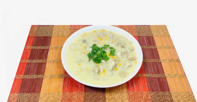 الشوربة البيضاء بالدجاج والذرة