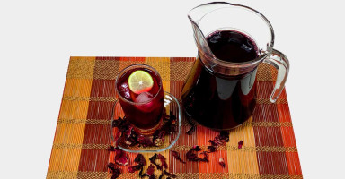 تقديم شاي الكركديه