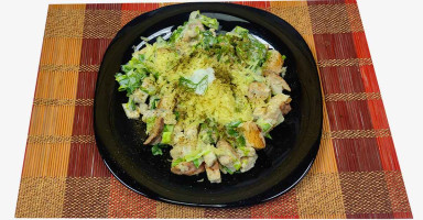 تقديم سلطة السيزر بصوص الرانش