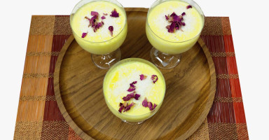 تقديم كاسات الكاسترد بالنشا