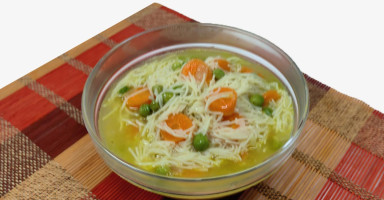 شوربة الشعيرية بالخضار