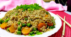 صورة طبق الأرز الصيني المقلي بالخضار