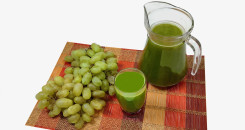 عصير العنب الأخضر الطازج